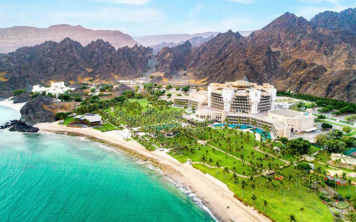 Al Bustan Palace, a Ritz-Carlton Hotel
5-star beachfront luxury resort
Features: Private beach, grand architecture, extensive gardens, multiple restaurants, luxury spa, ideal for honeymoon and high-end stays
Area: Al Bustan
Average price: $600–$700 per night
Best for travelers seeking a classic ultra-luxury experience.