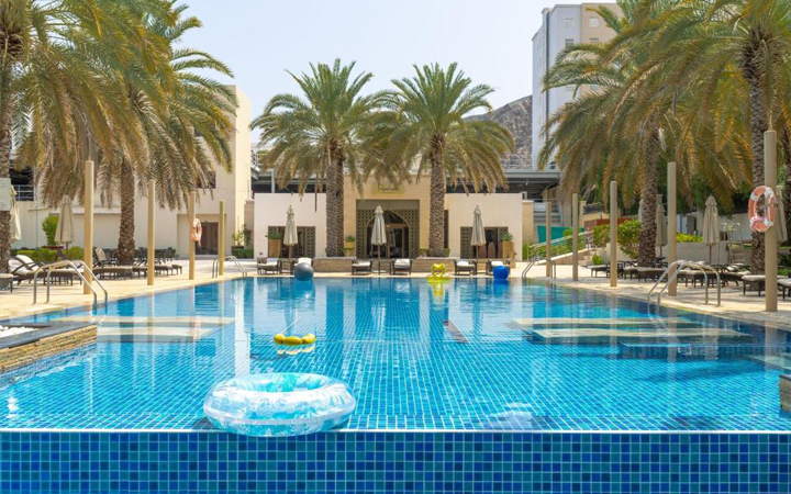 Upper 4 to 5-star hotel
Features: Central location, competitive pricing, suitable for business and family stays
Area: Ruwi
Average price: $110–$150 per night
A practical choice for travelers with a more moderate budget.