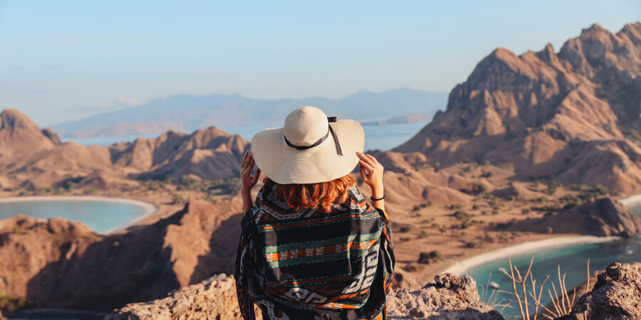 A realistic view of daily life expenses in Muscat, including housing, transportation, and lifestyle costs in 2026.
Cost of living in Oman 2026 — modern skyline of Muscat with residential buildings and city lifestyle