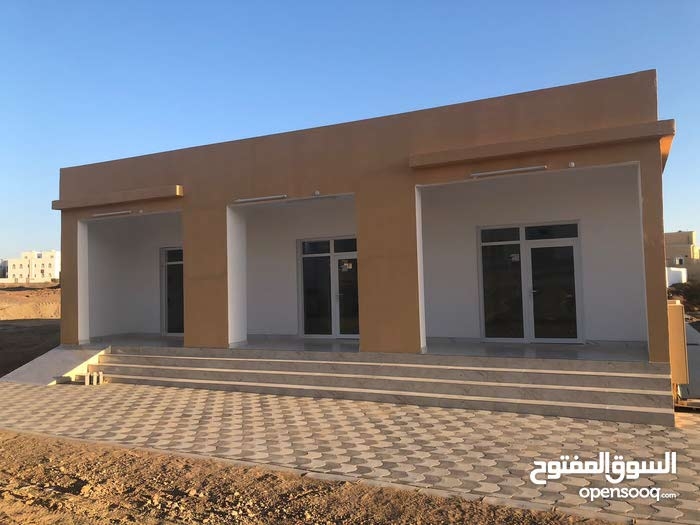 📢 للإيجار – مبنى استثماري متكامل في ولاية نزوى (مناسب للشركات)