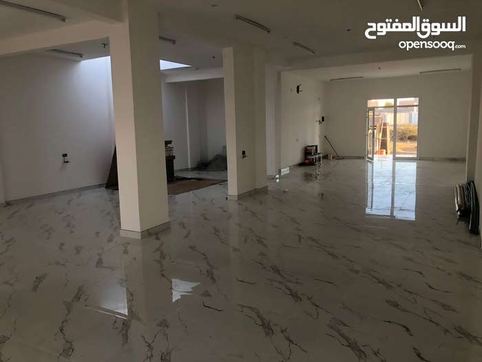 📢 للإيجار – مبنى استثماري متكامل في ولاية نزوى (مناسب للشركات)