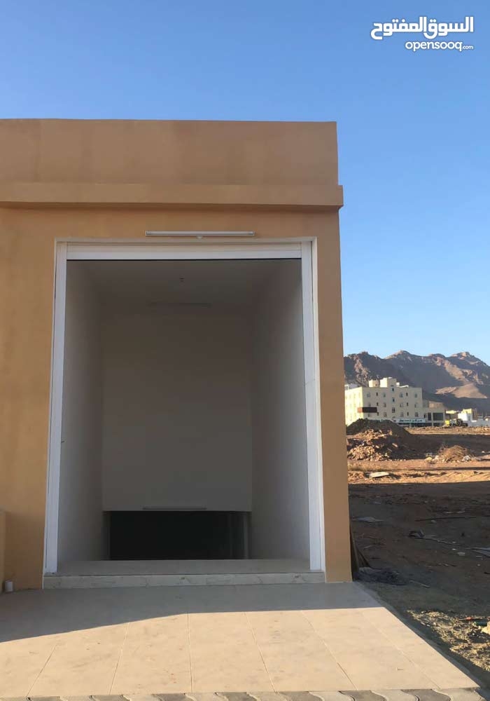 📢 للإيجار – مبنى استثماري متكامل في ولاية نزوى (مناسب للشركات)