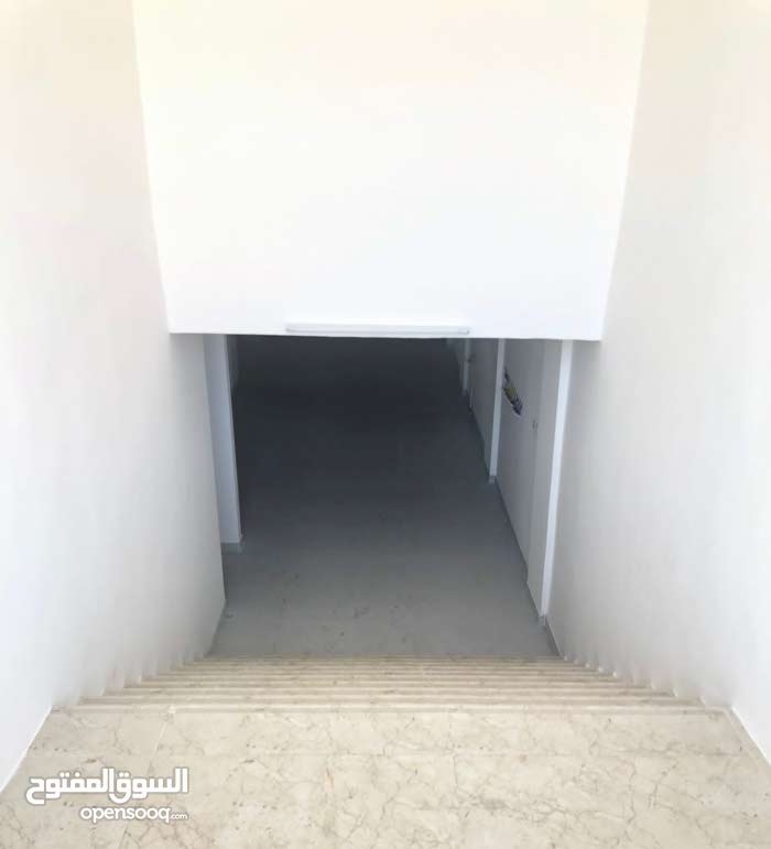 📢 للإيجار – مبنى استثماري متكامل في ولاية نزوى (مناسب للشركات)