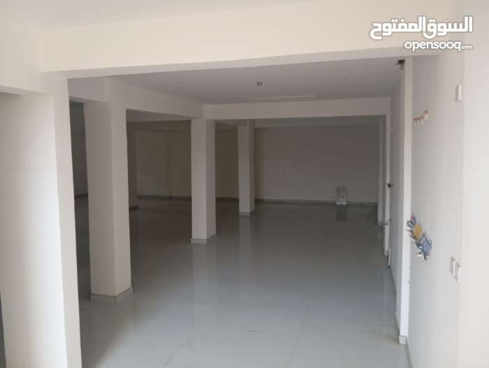 📢 للإيجار – مبنى استثماري متكامل في ولاية نزوى (مناسب للشركات)