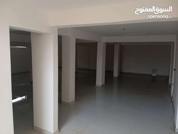 📢 للإيجار – مبنى استثماري متكامل في ولاية نزوى (مناسب للشركات)