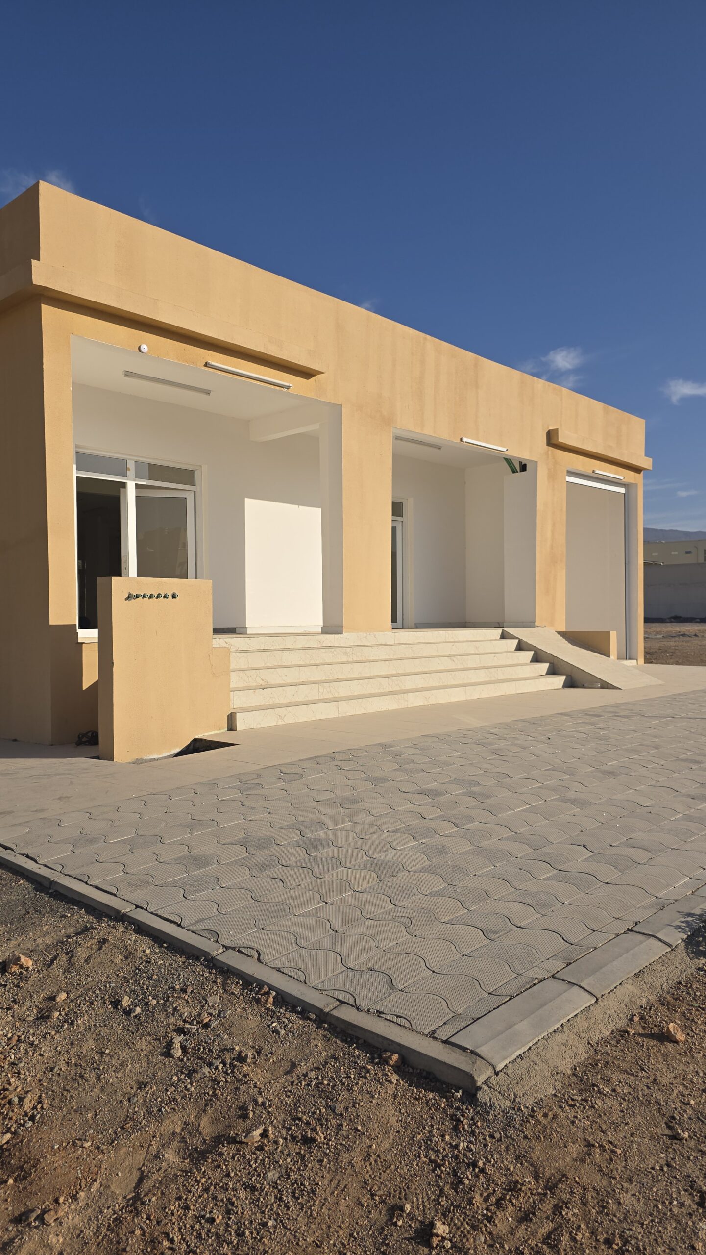 📢 للإيجار – مبنى استثماري متكامل في ولاية نزوى (مناسب للشركات)