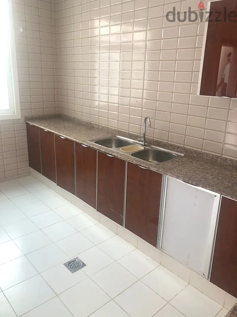 فيلا راقية للإيجار – المعبيلة الجنوبية (حلة النصر)