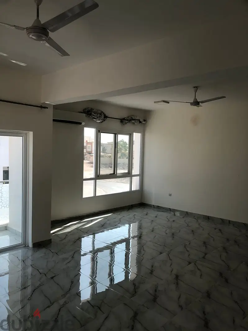 فيلا راقية للإيجار – المعبيلة الجنوبية (حلة النصر)