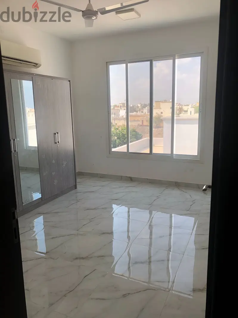 فيلا راقية للإيجار – المعبيلة الجنوبية (حلة النصر)