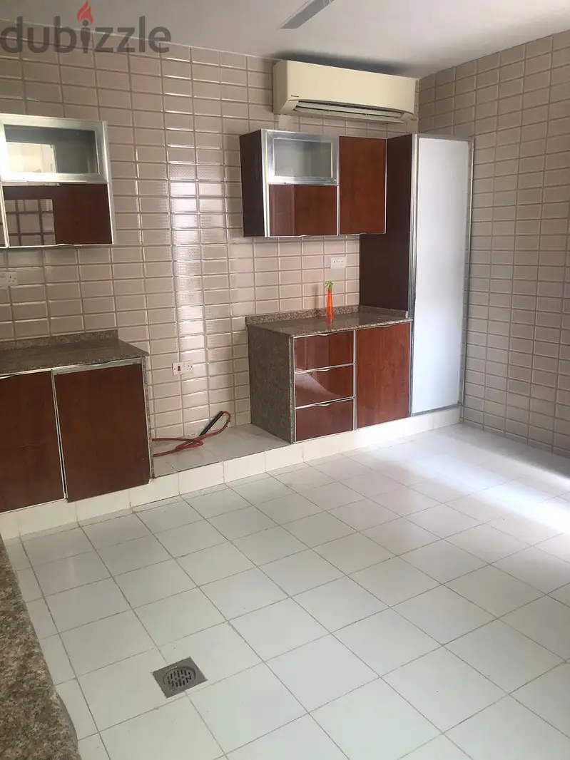 فيلا راقية للإيجار – المعبيلة الجنوبية (حلة النصر)