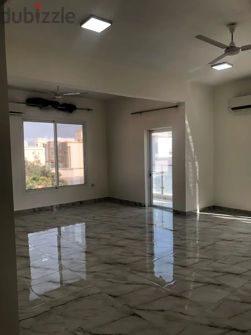 فيلا راقية للإيجار – المعبيلة الجنوبية (حلة النصر)