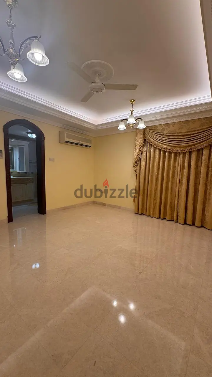 فيلا راقيه للايجار في العذيبه/Luxury Villa For Rent In Al-Azaiba