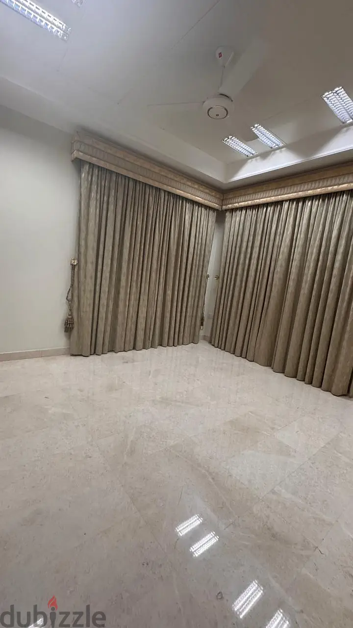 فيلا راقيه للايجار في العذيبه/Luxury Villa For Rent In Al-Azaiba