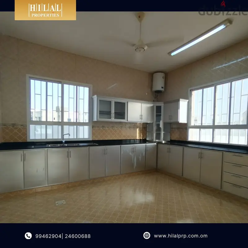 4+1 Bedroom Villa To Let in Maabilah | فيلا 4 غرف للإيجار، المعبيلة