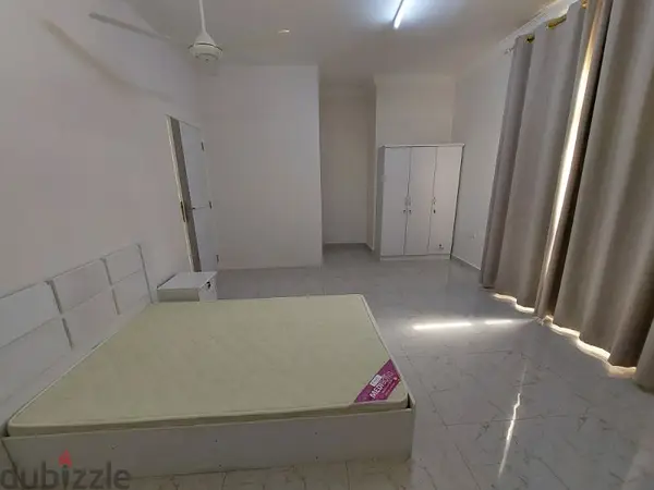 غرفة مع دورة مياه خاصة للموظفات في الموالح الجنوبية