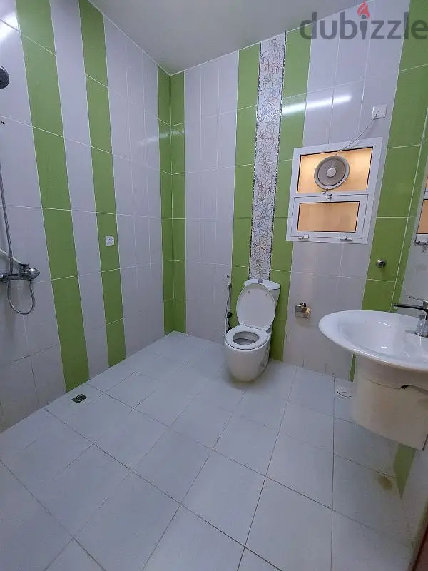 غرفة مع دورة مياه خاصة للموظفات في الموالح الجنوبية