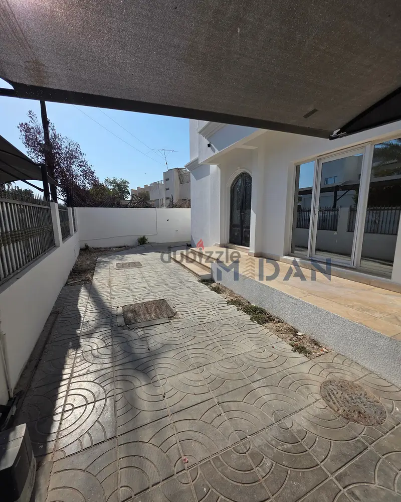 Spacious 4+1 Bedroom Villa for Immediate Rent in MQ