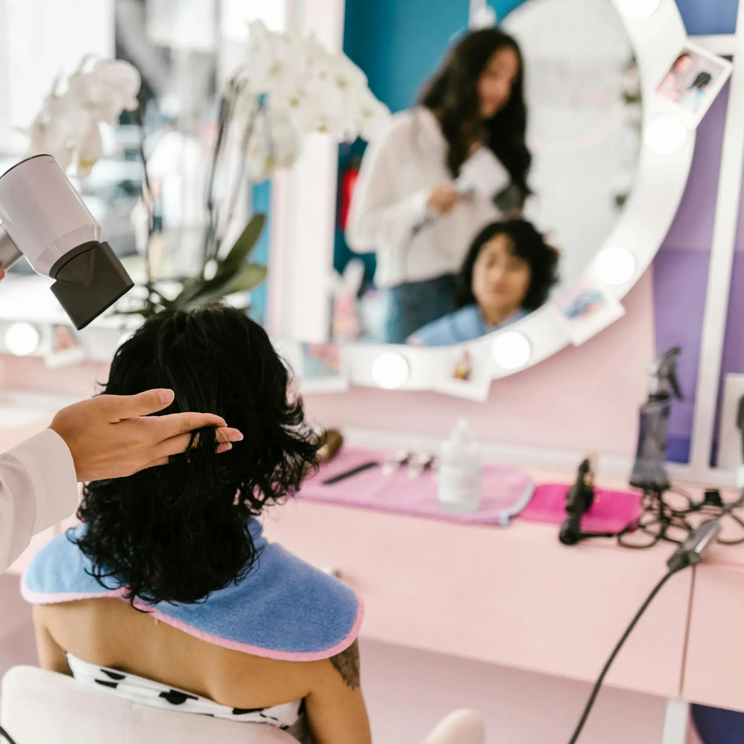 looking for hairstyles saloon in Salalah