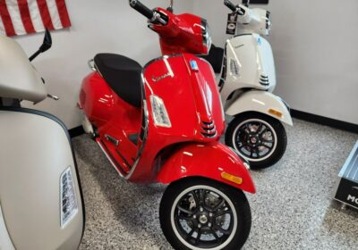 2024-Vespa-GTS-Super-300-9