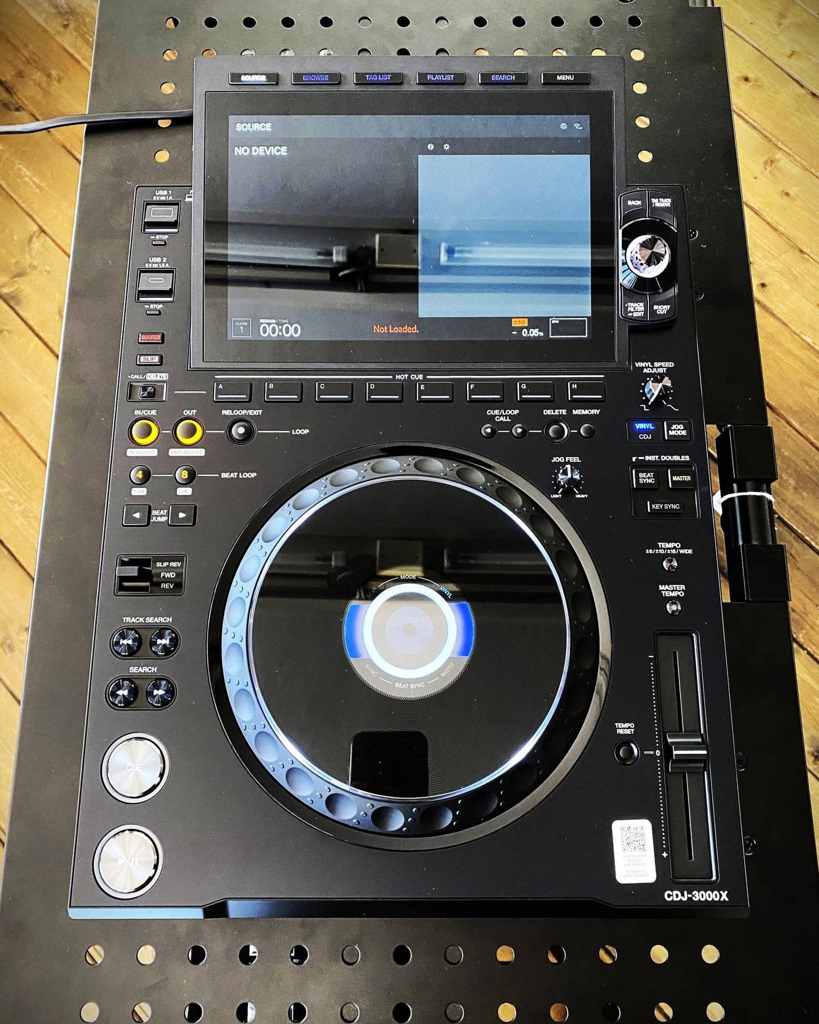 AlphaTheta CDJ-3000X , Pioneer CDJ-3000, Pioneer DJ DJM-A9, AlphaTheta Euphonia, Pioneer CDJ-2000NXS2, Pioneer DJM-900NXS2, Pioneer DJ DJM-V10 , Pioneer DJ DJM-S11, Denon DJ Prime 4+ , Allen & Heath Xone:96,