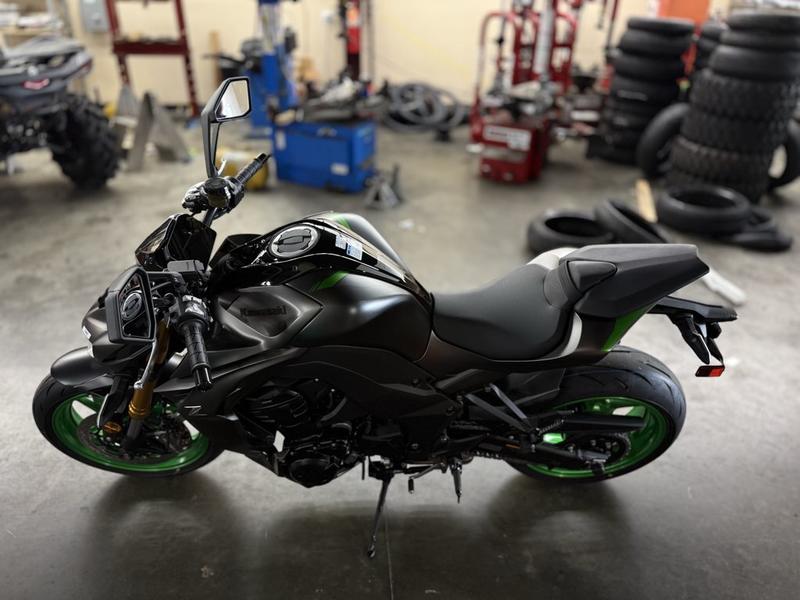 2026 Kawasaki Z1100 SE ABS WhatsApp +17203061962