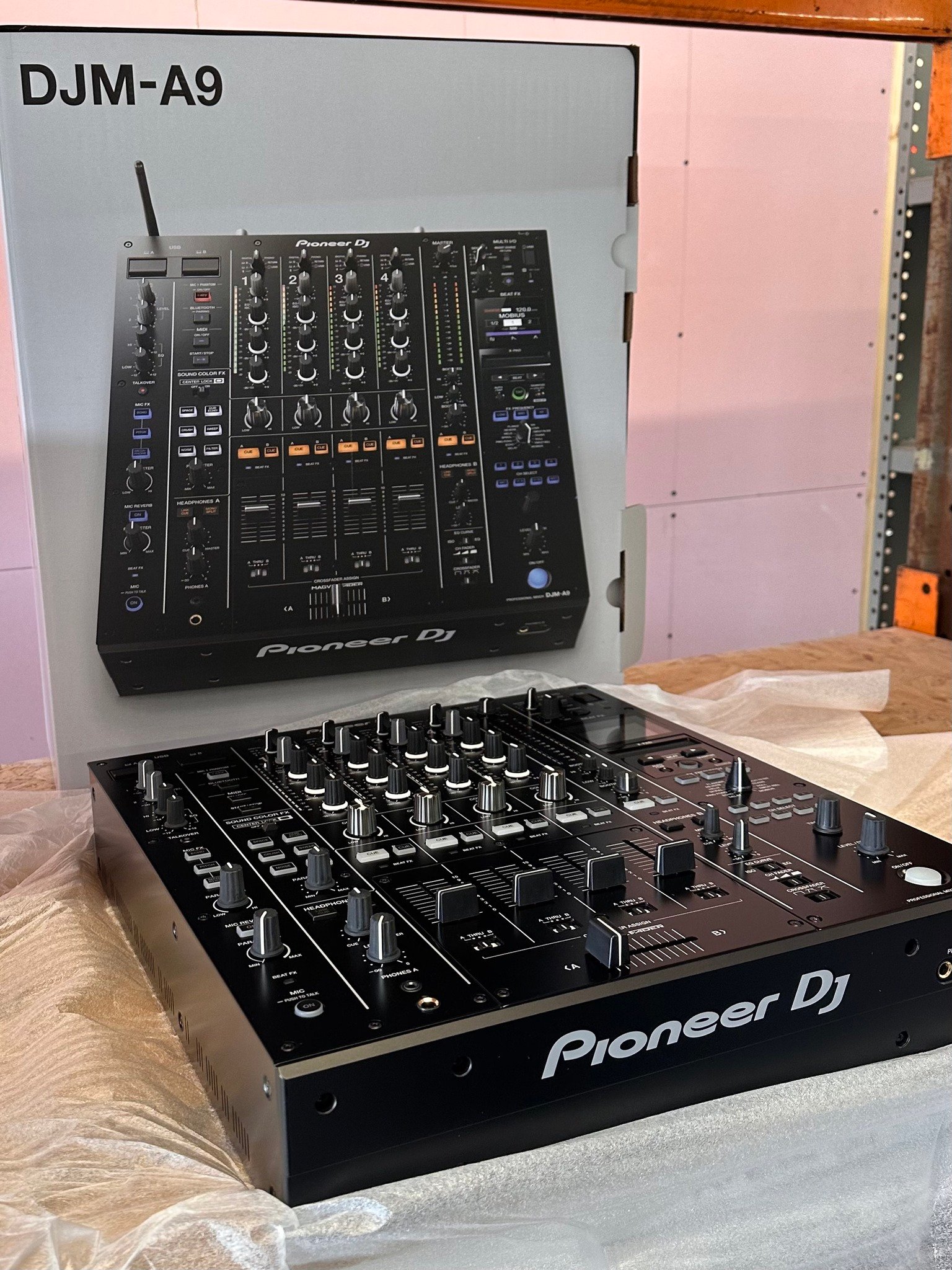 AlphaTheta CDJ-3000X , Pioneer CDJ-3000, Pioneer DJ DJM-A9, AlphaTheta Euphonia, Pioneer CDJ-2000NXS2, Pioneer DJM-900NXS2, Pioneer DJ DJM-V10 , Pioneer DJ DJM-S11, Denon DJ Prime 4+ , Allen & Heath Xone:96,