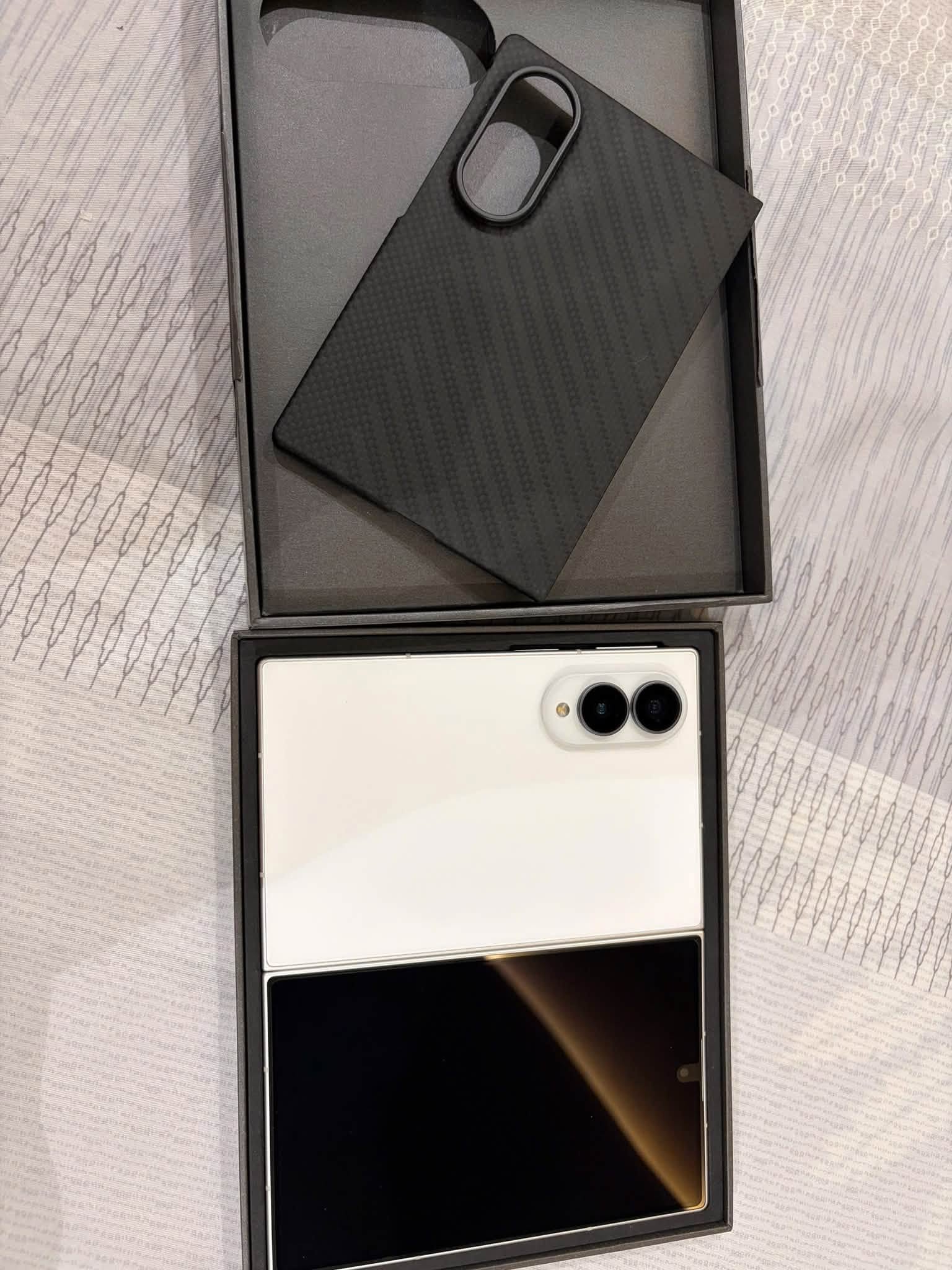 Samsung Galaxy Z Fold 8 Ultra Cost €600