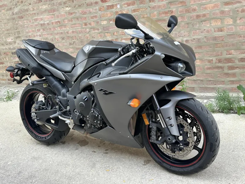 2013 Yamaha YZF-R1 WhatsApp +17203061962