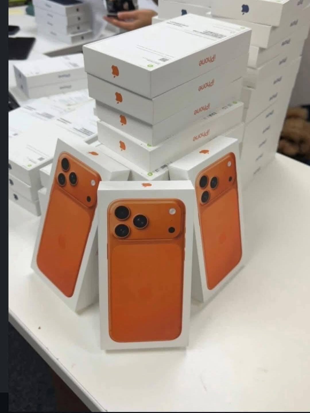Promo sales, iPhone 17 Pro, 790usd, iPhone 16, 465usd, iPhone 16 Pro, 580usd, Sony PS5, 350usd,  Sony PS5 Pro, 640usd